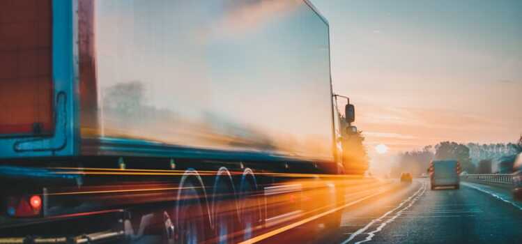 KTO MOŻE ŚWIADCZYĆ USŁUGI DROGOWEGO TRANSPORTU TOWARÓW?